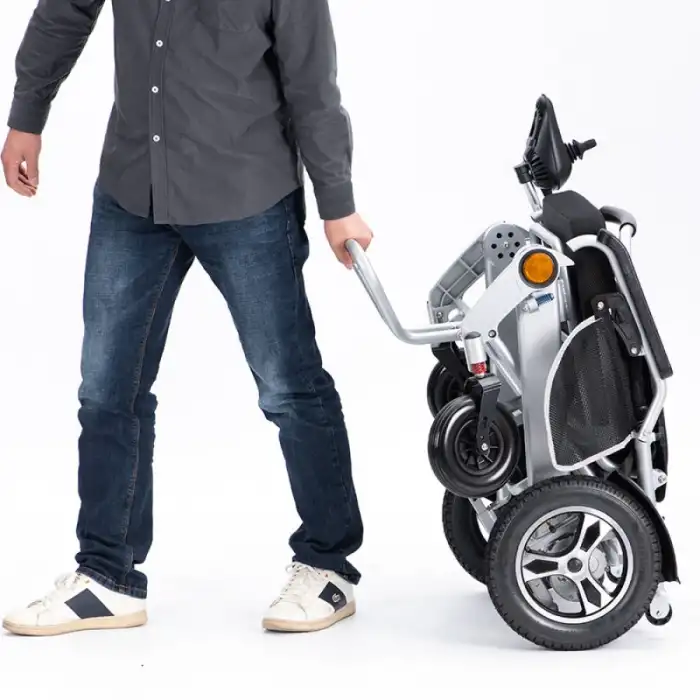 Jetty Hafif Akülü Tekerlekli Sandalye | Katlanabilir Alüminyum Gövde ve Geniş Oturma Alanı JT-309