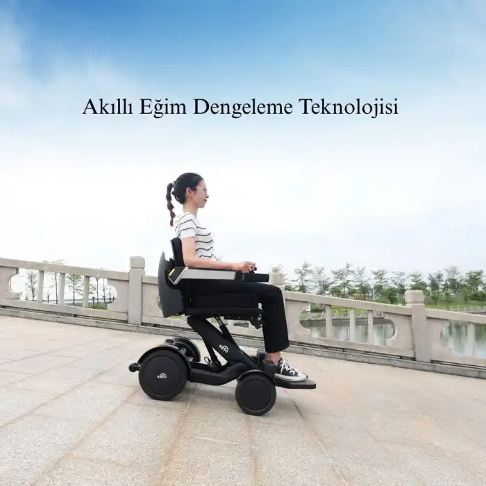 Poylin Akıllı Tekerlekli Sandalye | Otomatik Eğim Ayarlı, Katlanabilir, 360° Manevralı P212 XSTO M4U