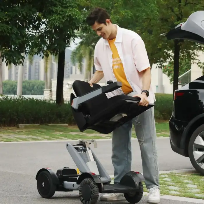 Poylin Akıllı Tekerlekli Sandalye | Eğim Dengelemeli, Koltuk Yüksekliği Ayarlanabilir, Katlanabilir Tasarım P213 XSTO M4