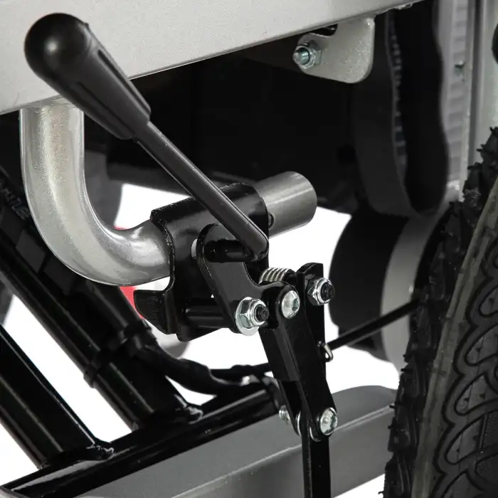 Römer Sırtı Yatarlı Akülü Tekerlekli Sandalye | Ergonomik Sırt Ayarı ve 120Kg Taşıma Kapasitesi R104