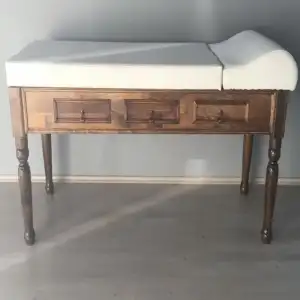 Ahşap Çekmeceli Muayene Masası Eskitme | El Yapımı, Ayarlanabilir ve Silinebilir Deri Kaplama