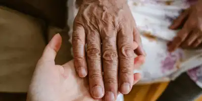 Yaşlı Bakımında En Sık Yapılan İletişim Hataları ve Rahatlatıcı Yaklaşımlar