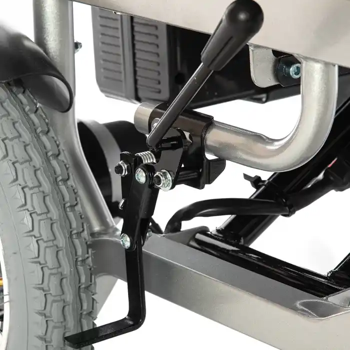 Römer Akülü Tekerlekli Sandalye | Katlanabilir Çelik Şase ve 150 Kg Taşıma Kapasiteli Yapısıyla R103