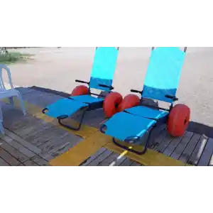 Engelli Plaj Sandalyesi | Hafif, CE Belgeli ve 2 Teker Kolçaklı Kum ve Taşlı Zeminde Rahat Kullanım