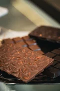 Sütlü Çikolatalı Antep Fıstıklı Tablet (100 G)