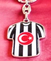 Siyah Beyaz Takım Formalı Metal Anahtarlık