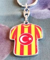 Sarı kırmızı Takım Formalı Metal Anahtarlık