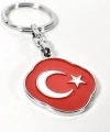 Türk Bayrağı Figürlü Kırmızı Metal Anahtarlık – Sade Şıklık ve Güçlü Anlamın Buluşması