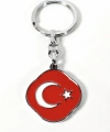 Türk Bayrağı Figürlü Kırmızı Metal Anahtarlık – Sade Şıklık ve Güçlü Anlamın Buluşması