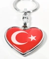 Ay Yıldız Figürlü Kalp Şeklinde Kırmızı Metal Anahtarlık – Duygusal ve Anlamlı Bir Tasarım