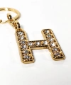 Taşlı “H” Harfi Metal Anahtarlık – Şık ve Kişisel Tasarım