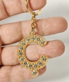 Ç Harfi Taşlı Gold Renk Metal Anahtarlık – Şık ve Işıltılı Harf Tasarımı