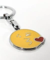 Öpücük Gönderen Emoji Metal Anahtarlık – Kalpli Emoji Tasarımlı Anahtarlık