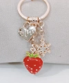 Zirkon Taşlı Kar Tanesi ve Kalp Detaylı Çilek Figürlü Rose Gold Anahtarlık