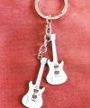 Beyaz İki Gitarlı Metal Anahtarlık