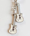 Beyaz İki Gitarlı Metal Anahtarlık