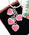 Pembe Kalplerden Oluşan Metal Anahtarlık