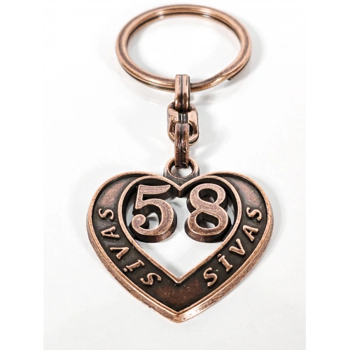 58 Sivas Plakalı Kalp Şeklinde Metal Anahtarlık – Yiğit Duruş, Memleket Sadakati ve Zamansız Şıklık Bir Arada