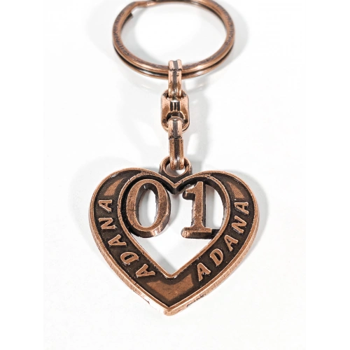 01 Adana Plakalı Kalp Şeklinde Metal Anahtarlık – Memleket Sevgisi, Sıcak Bağlar ve Şık Tasarım Bir Arada