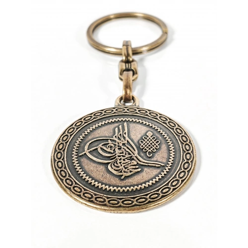 Antik Bronz Osmanlı Tuğralı Çift Yüzlü Metal Anahtarlık – Tarihi Asalet ve Manevi Anlamın Buluşması