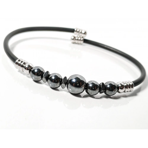 Hematit Taşlı Yaylı Bileklik – Güç, Denge ve Modern Şıklığın Birleşimi