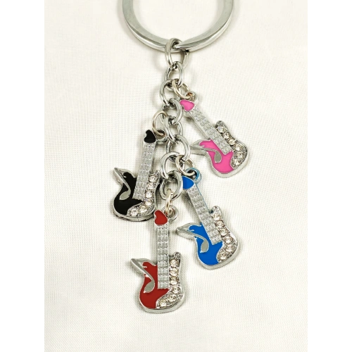 Renkli Gitarlardan Oluşan Metal Anahtarlık