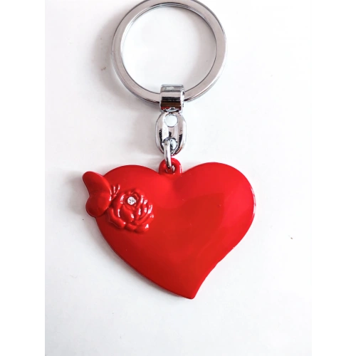 Üzeri Gül Figürü Kabartmalı Kırmızı kalp Şeklinde 3 Boyutlu Metal Anahtarlık