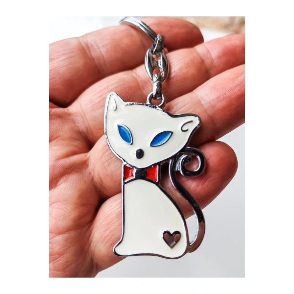 Mavi Gözlü Kırmızı Papyonlu Beyaz Kedi Metal Anahtarlık