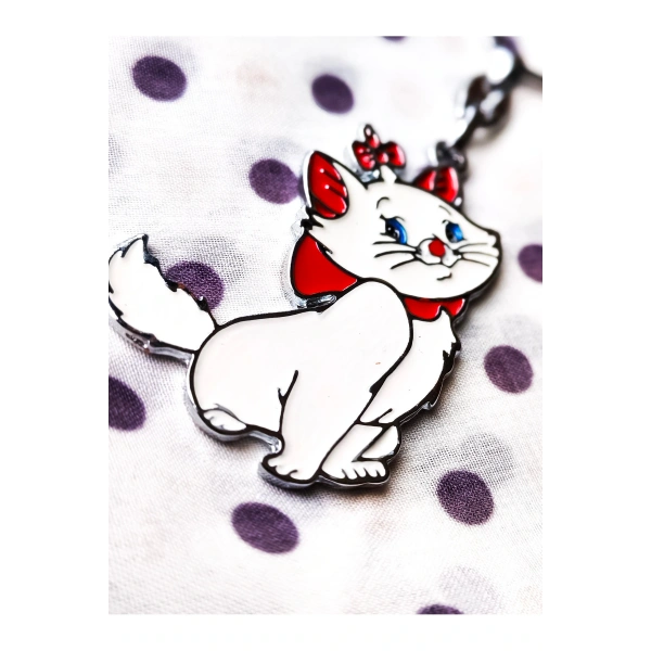 Kırmızı Kurdelalı ve Papyonlu Beyaz Renkli Şirin Kedi Metal Anahtarlık