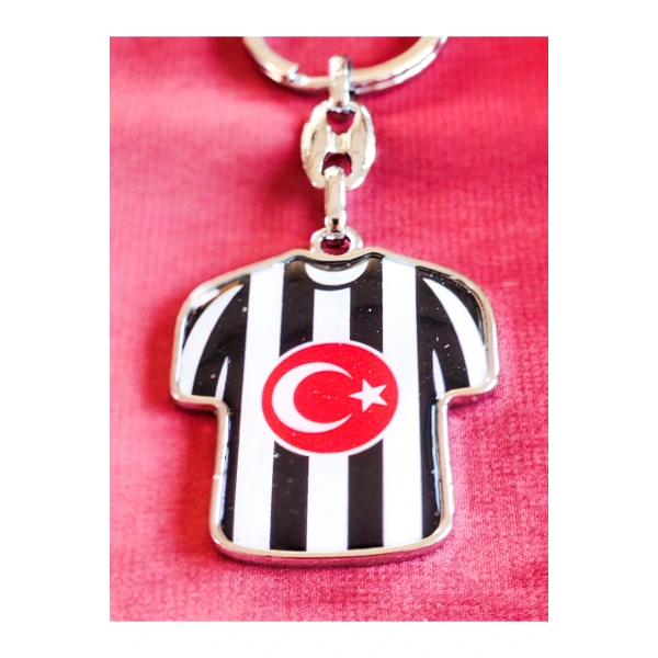 Siyah Beyaz Takım Formalı Metal Anahtarlık