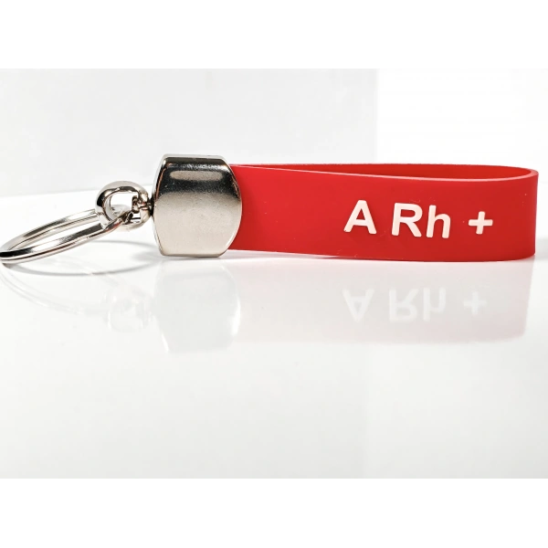 A Rh(+) Pozitif Kan Grubu Silikon Anahtarlık – Acil Durumlar İçin Hayati Bilgi