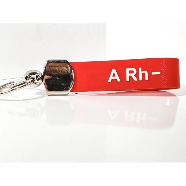 A Rh(-) Negatif Kan Grubu Silikon Anahtarlık – Acil Durumlar İçin Hayati Bilgi