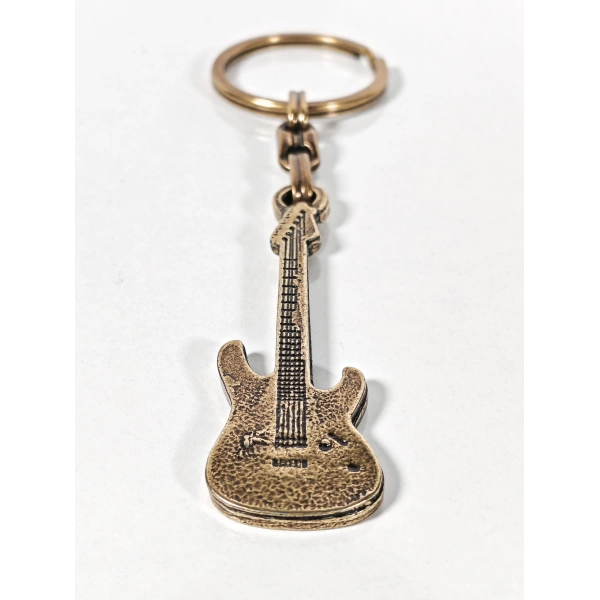 Antik Bronz Gitar Figürlü Metal Anahtarlık – Müziğin Özgür Ruhu ve Zamansız Stil