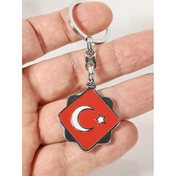 Kırmızı Ay Yıldız Motifli Metal Anahtarlık – Klasik ve Zarif Milli Sembol