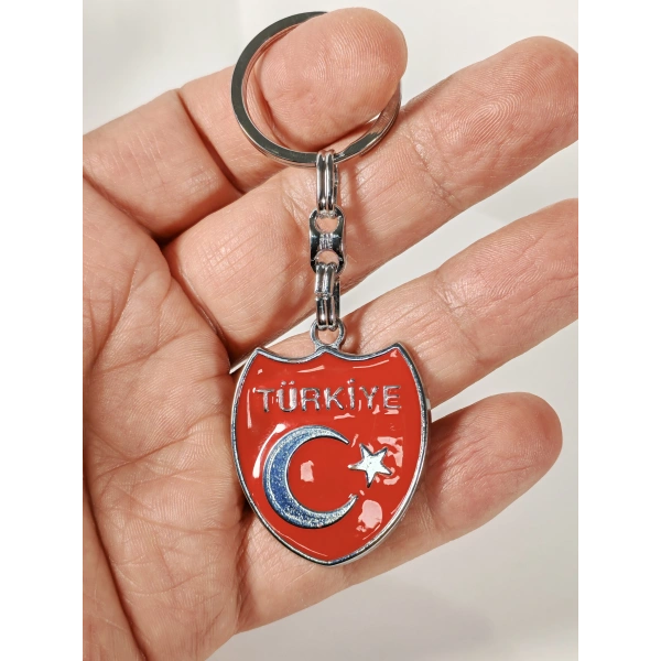 Türkiye Yazılı Ay Yıldız Figürlü Kırmızı Metal Anahtarlık – Sade, Net ve Güçlü Bir Duruş