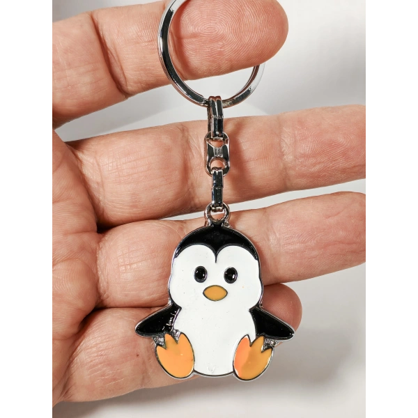 Penguen Figürlü Metal Anahtarlık – Sevimli Tasarım, Günlük Kullanıma Uygun Dayanıklı Aksesuar
