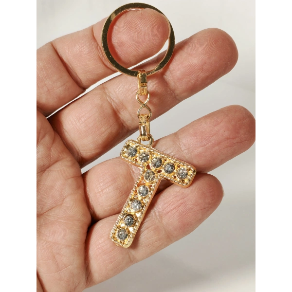 T Harfi Taşlı Gold Renk Metal Anahtarlık – Şık ve Işıltılı Harf Tasarımı