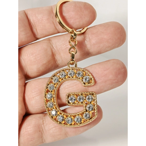 G Harfi Taşlı Gold Renk Metal Anahtarlık – Şık ve Işıltılı Harf Tasarımı