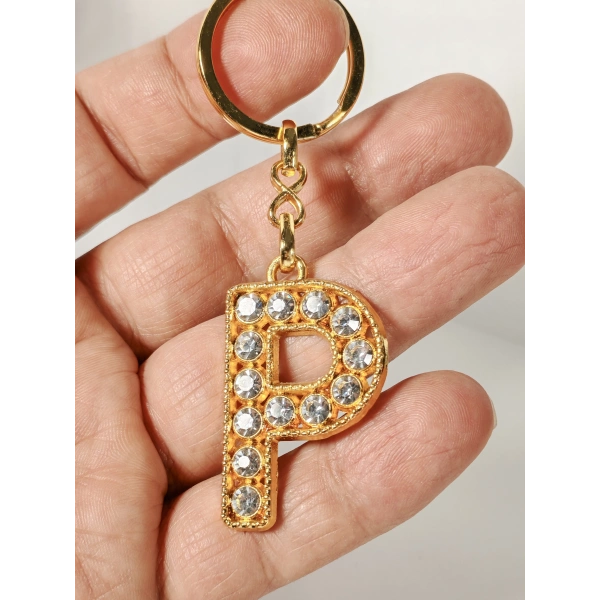 P Harfi Taşlı Gold Renk Metal Anahtarlık – Şık ve Işıltılı Harf Tasarımı
