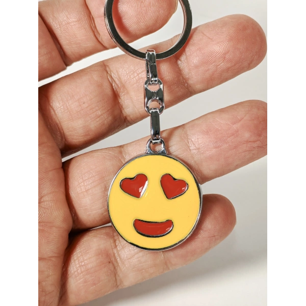 Kalp Gözlü Emoji Metal Anahtarlık – Sevgi Temalı Emoji Anahtarlık