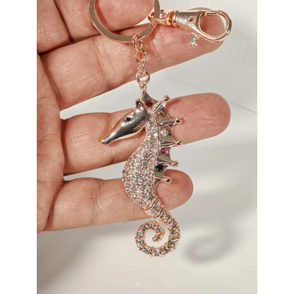 Taşlı Denizatı Anahtarlık Rose Gold – Işıltılı Şık Çanta & Anahtar Aksesuarı