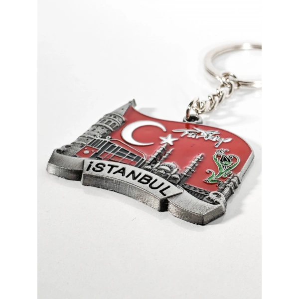 Türk Bayrağı Zeminli İstanbul Silüeti Anahtarlık Eskitme Gümüş – Tarihi ve Milli Şık Çanta & Anahtar Aksesuarı