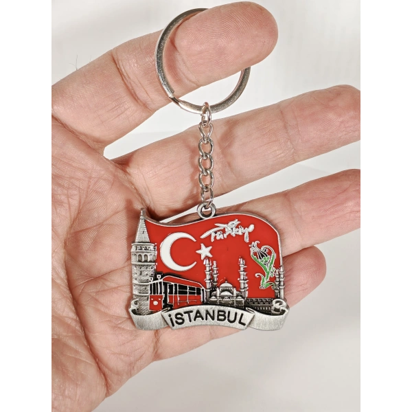 Türk Bayrağı Zeminli İstanbul Silüeti Anahtarlık Eskitme Gümüş – Tarihi ve Milli Şık Çanta & Anahtar Aksesuarı
