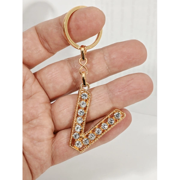 Taşlı V Harfi Anahtarlık Gold Renk – Işıltılı ve Kişiselleştirilmiş Şık Çanta & Anahtar Aksesuarı