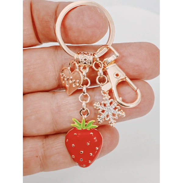 Zirkon Taşlı Kar Tanesi ve Kalp Detaylı Çilek Figürlü Rose Gold Anahtarlık