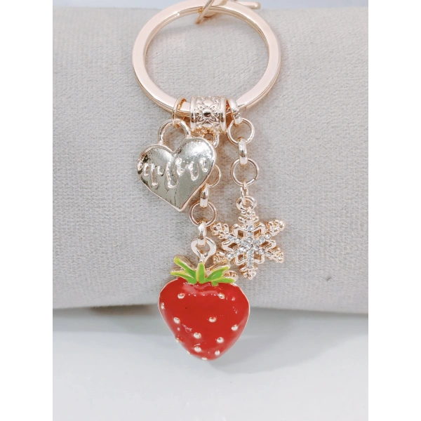 Zirkon Taşlı Kar Tanesi ve Kalp Detaylı Çilek Figürlü Rose Gold Anahtarlık