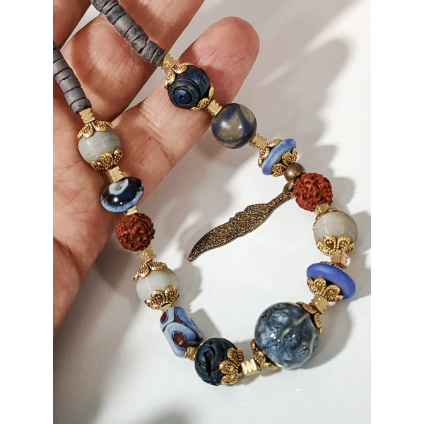 Etnik Tüy Figürlü Bohem Kolye - El Yapımı Seramik ve Rudraksha Detaylı Tasarım Takı