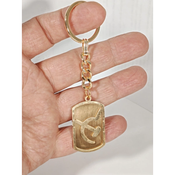 Orak ve Çekiç Figürlü Gold Metal Plaka Anahtarlık - Sosyalist Temalı İdeolojik Aksesuar