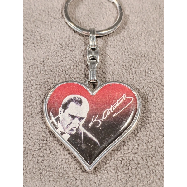 Atatürk Resimli ve İmzalı Metal Anahtarlık