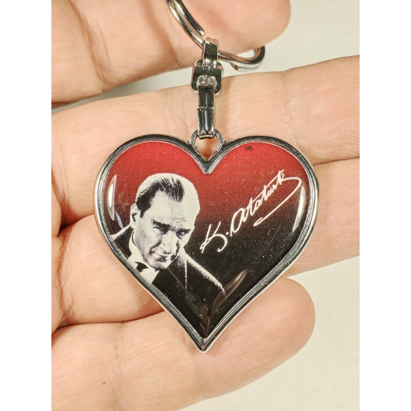 Atatürk Resimli ve İmzalı Metal Anahtarlık